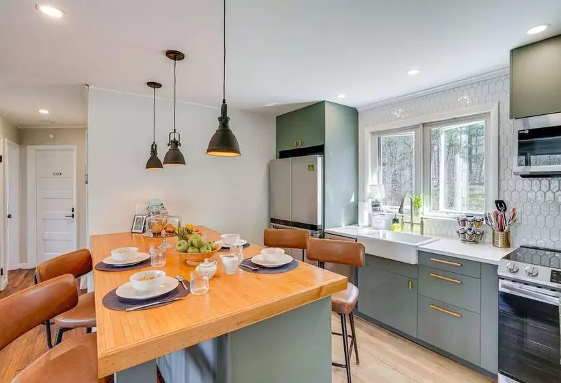 Saugerties Farmhouse: Sauna & Countryside Views