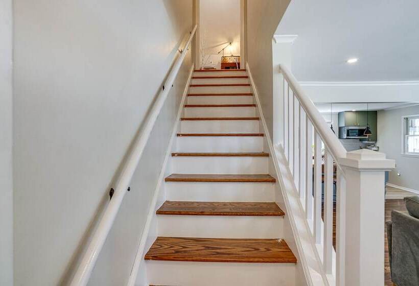 Saugerties Farmhouse: Sauna & Countryside Views