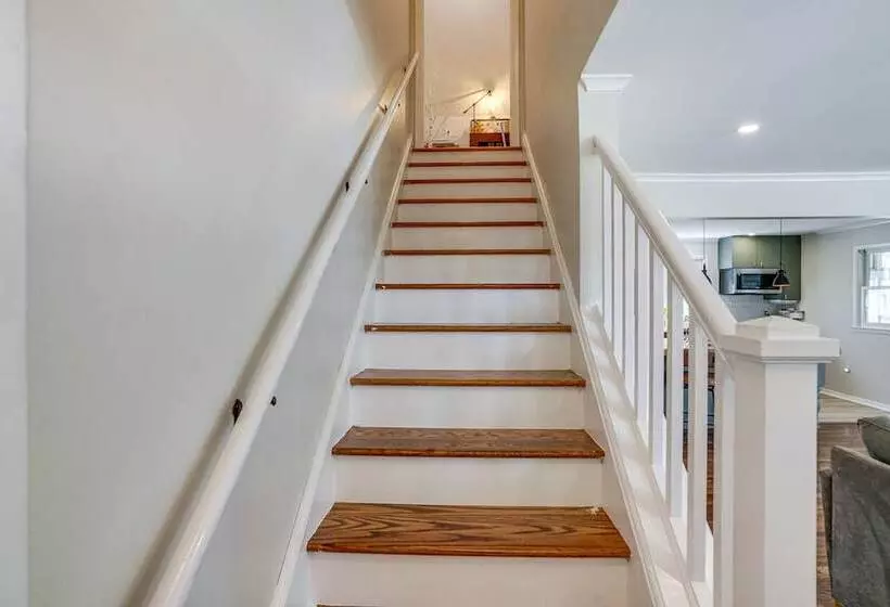 Saugerties Farmhouse: Sauna & Countryside Views