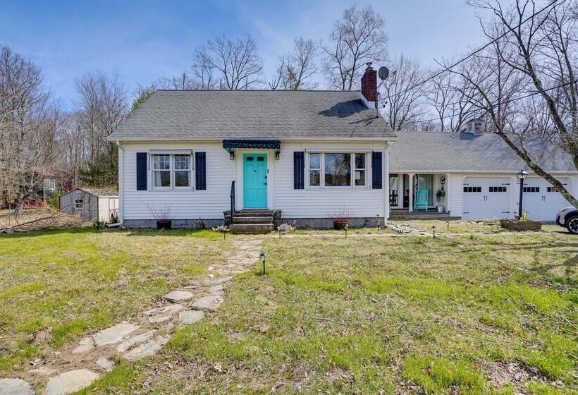 Saugerties Farmhouse: Sauna & Countryside Views