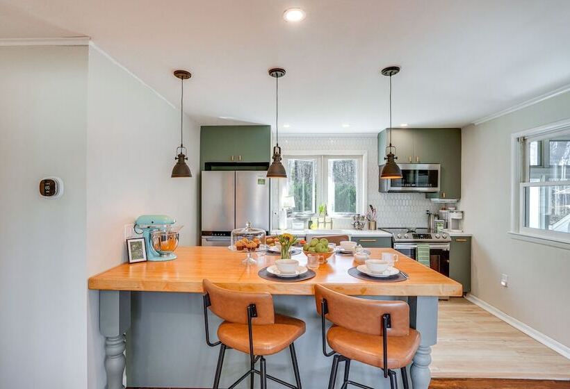 Saugerties Farmhouse: Sauna & Countryside Views