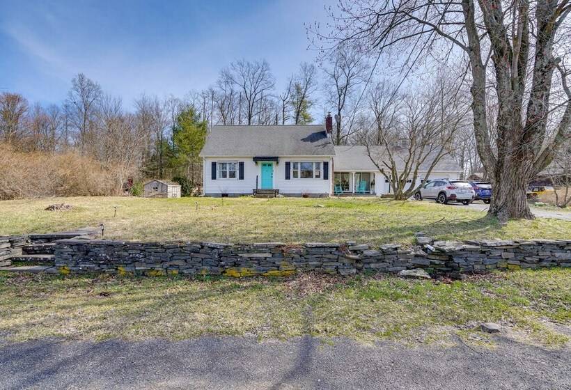 Saugerties Farmhouse: Sauna & Countryside Views