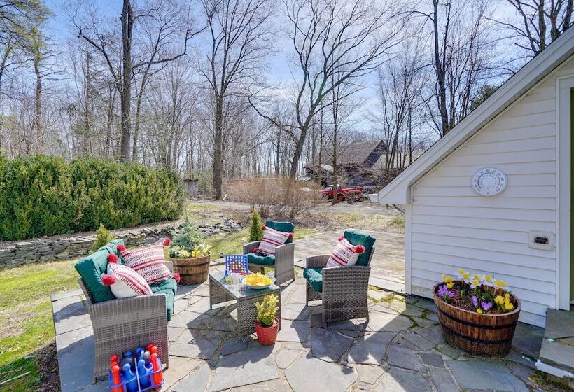 Saugerties Farmhouse: Sauna & Countryside Views