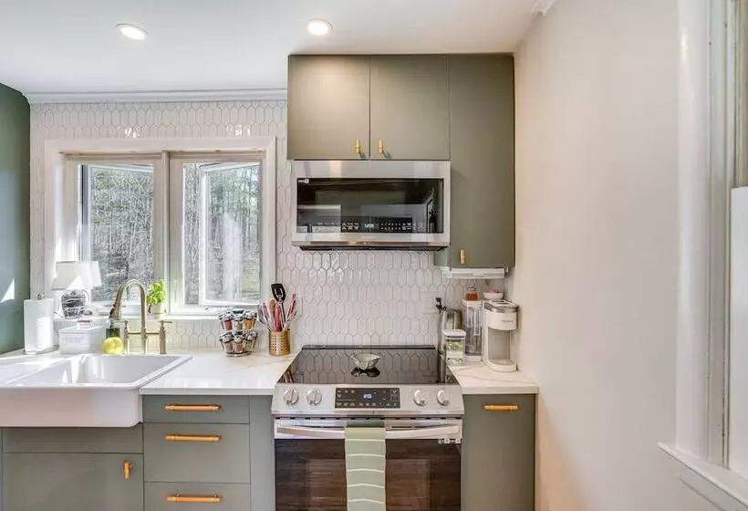 Saugerties Farmhouse: Sauna & Countryside Views