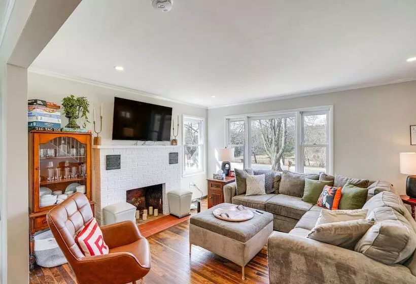 Saugerties Farmhouse: Sauna & Countryside Views