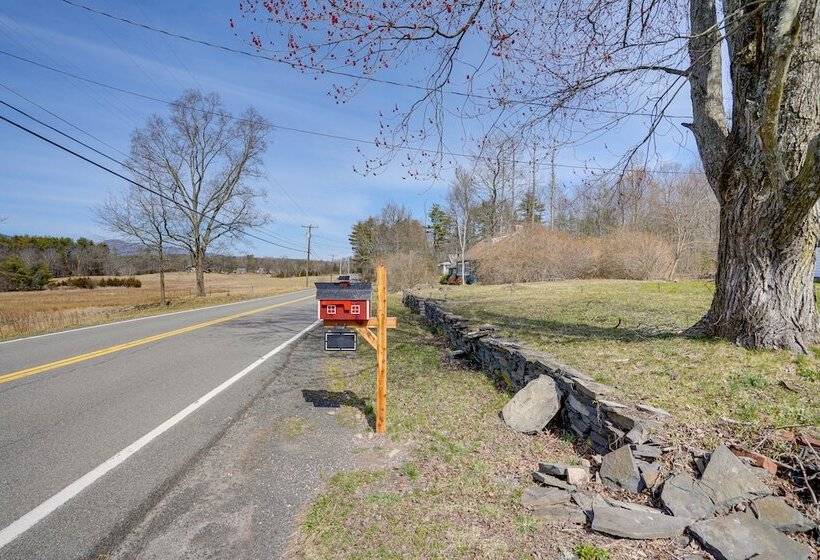 Saugerties Farmhouse: Sauna & Countryside Views
