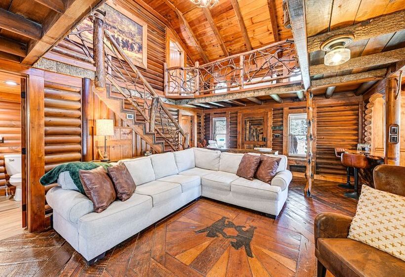 Stunning Georgia Cabin W/ Private Hot Tub & Views