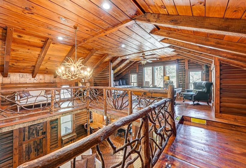 Stunning Georgia Cabin W/ Private Hot Tub & Views