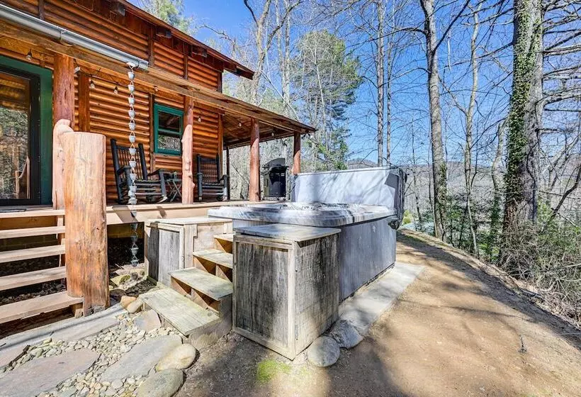 Stunning Georgia Cabin W/ Private Hot Tub & Views