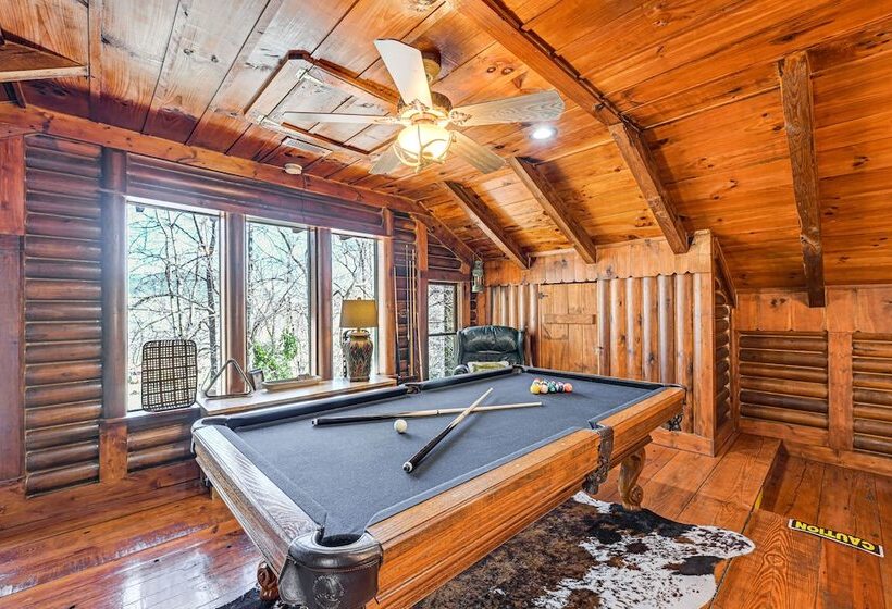 Stunning Georgia Cabin W/ Private Hot Tub & Views