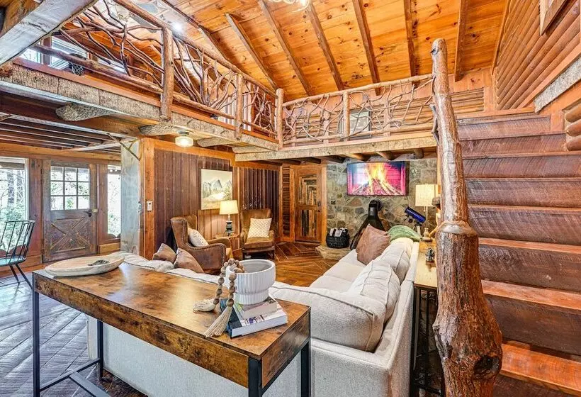 Stunning Georgia Cabin W/ Private Hot Tub & Views