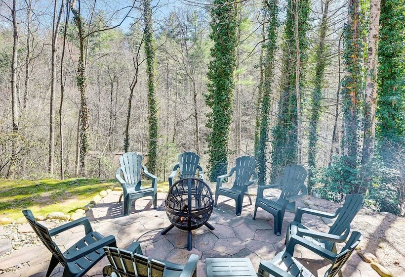 Stunning Georgia Cabin W/ Private Hot Tub & Views