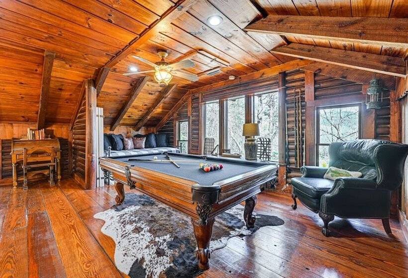 Stunning Georgia Cabin W/ Private Hot Tub & Views