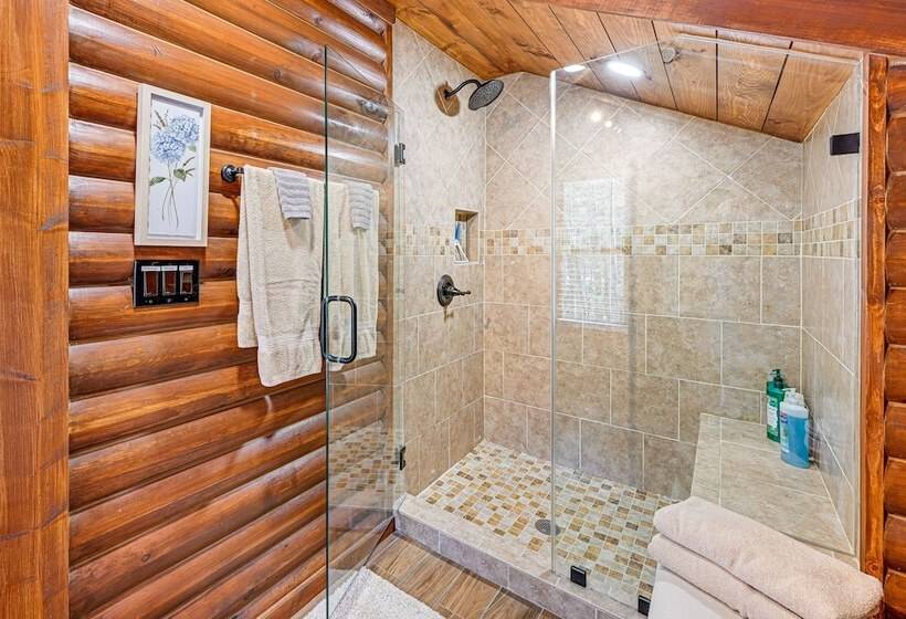 Stunning Georgia Cabin W/ Private Hot Tub & Views