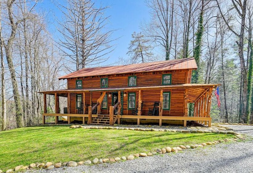 Stunning Georgia Cabin W/ Private Hot Tub & Views