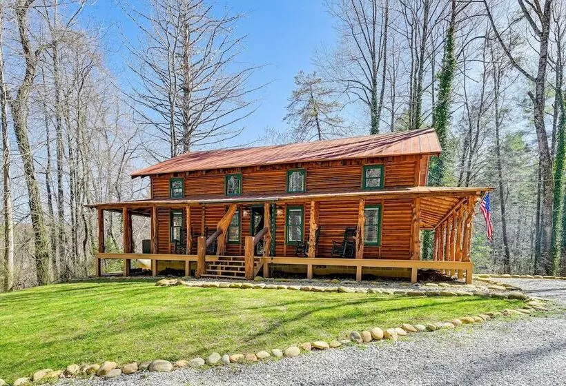 Stunning Georgia Cabin W/ Private Hot Tub & Views