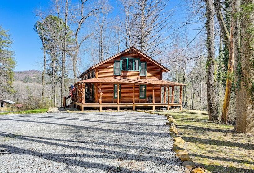 Stunning Georgia Cabin W/ Private Hot Tub & Views