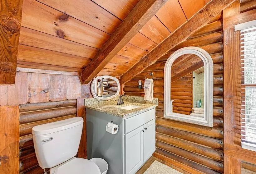 Stunning Georgia Cabin W/ Private Hot Tub & Views