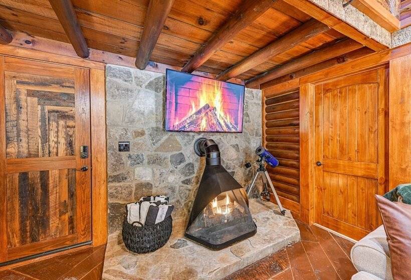 Stunning Georgia Cabin W/ Private Hot Tub & Views