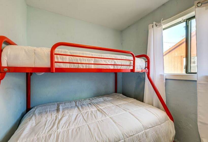 Sunset Bay Cottage W/ Fire Pit: Walk To Beach!