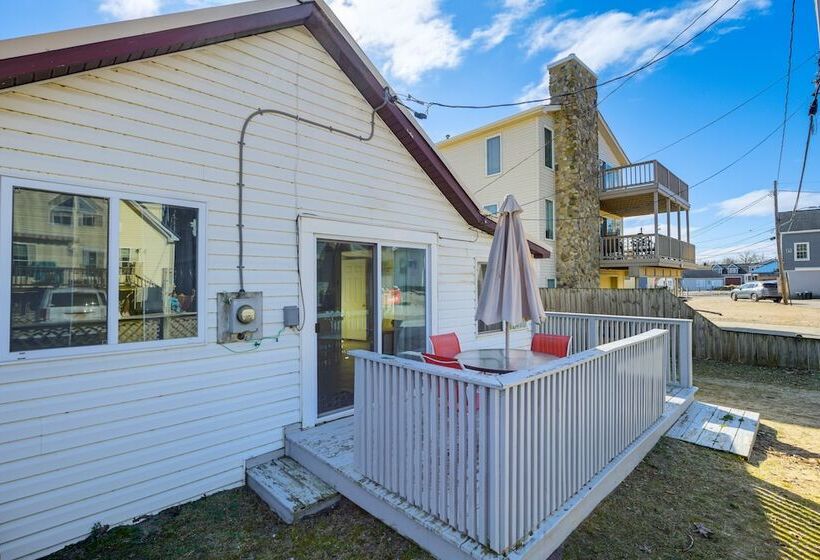 Sunset Bay Cottage W/ Fire Pit: Walk To Beach!