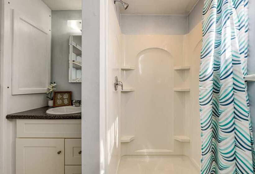 Sunset Bay Cottage W/ Fire Pit: Walk To Beach!