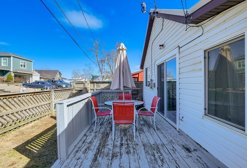 Sunset Bay Cottage W/ Fire Pit: Walk To Beach!