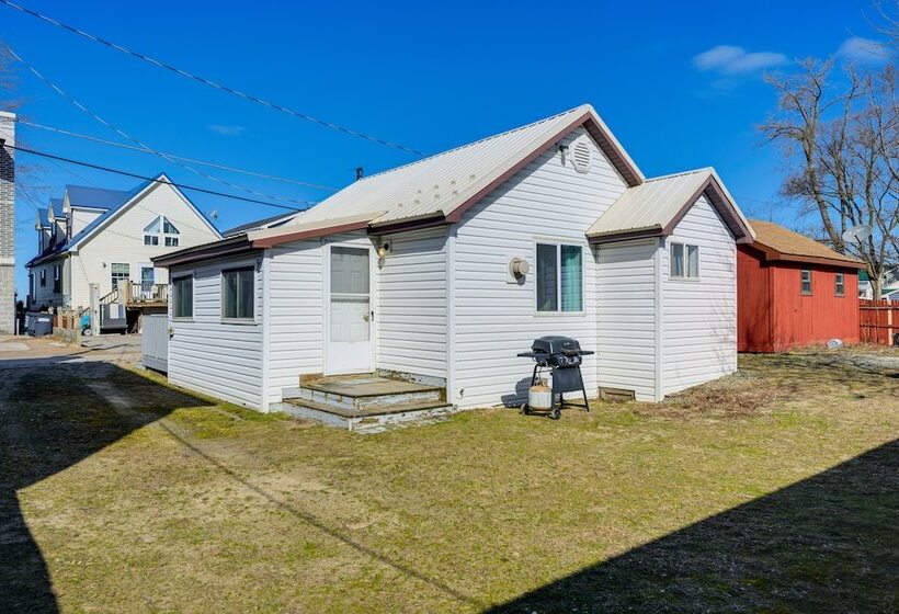 Sunset Bay Cottage W/ Fire Pit: Walk To Beach!