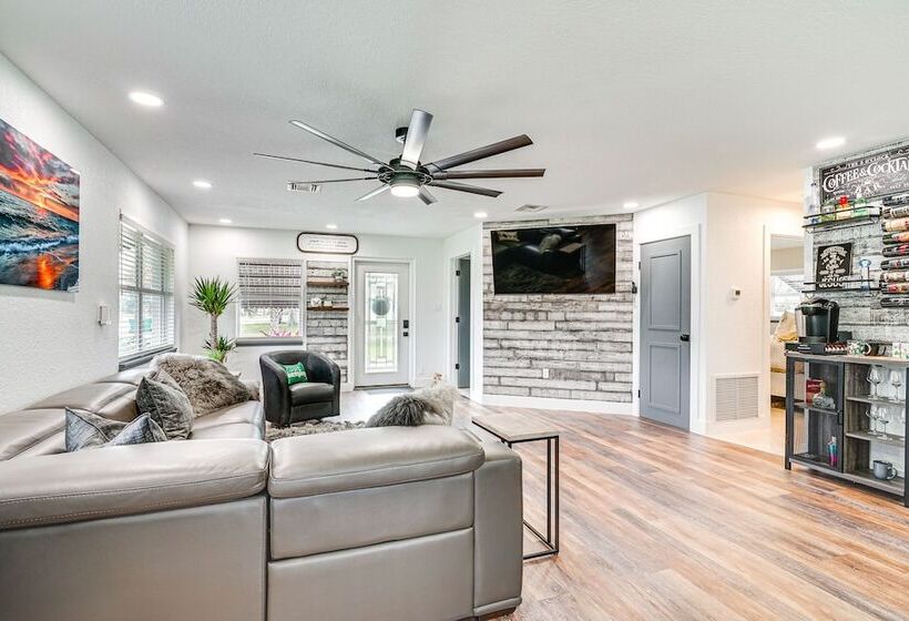 Updated Punta Gorda Home ~ 1 Mi To Laishley Park!