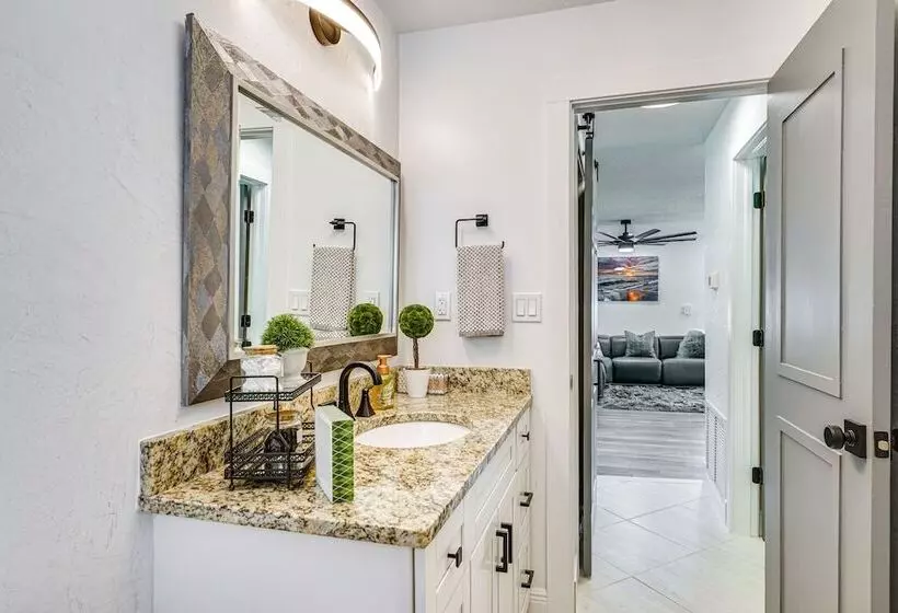 Updated Punta Gorda Home ~ 1 Mi To Laishley Park!