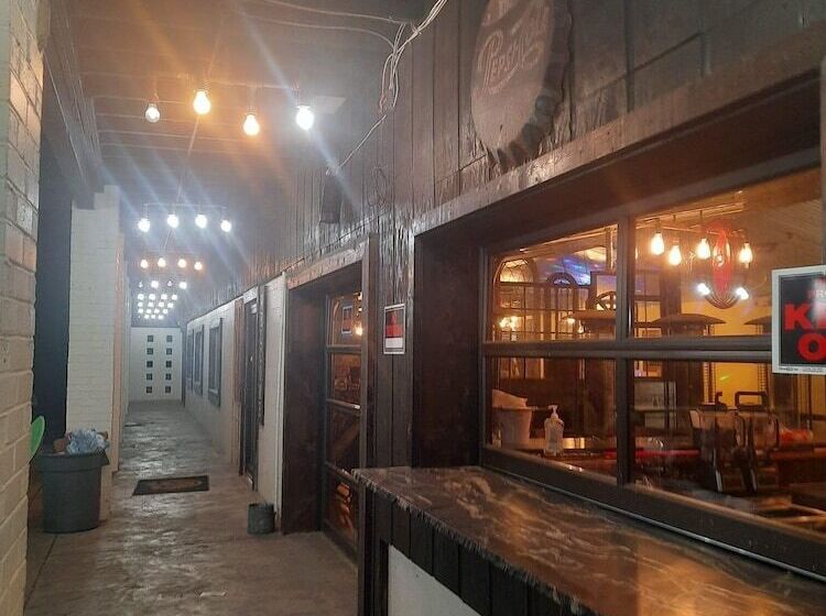 Black River Motel And Restaurant