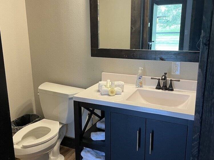 Black River Motel And Restaurant