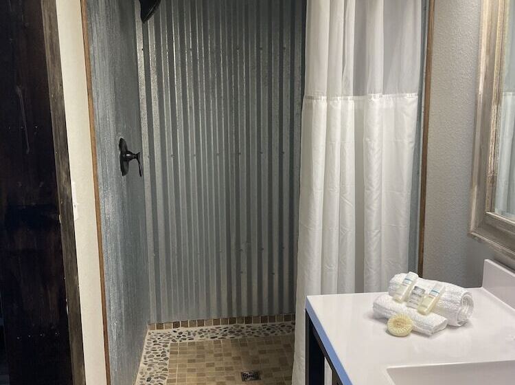 Black River Motel And Restaurant