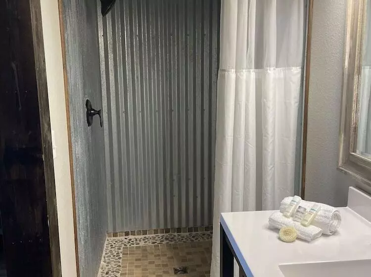 Black River Motel And Restaurant