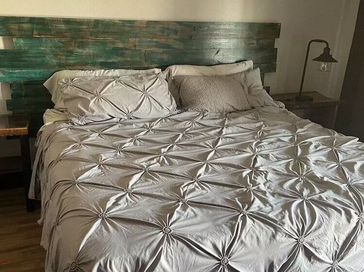 Black River Motel And Restaurant