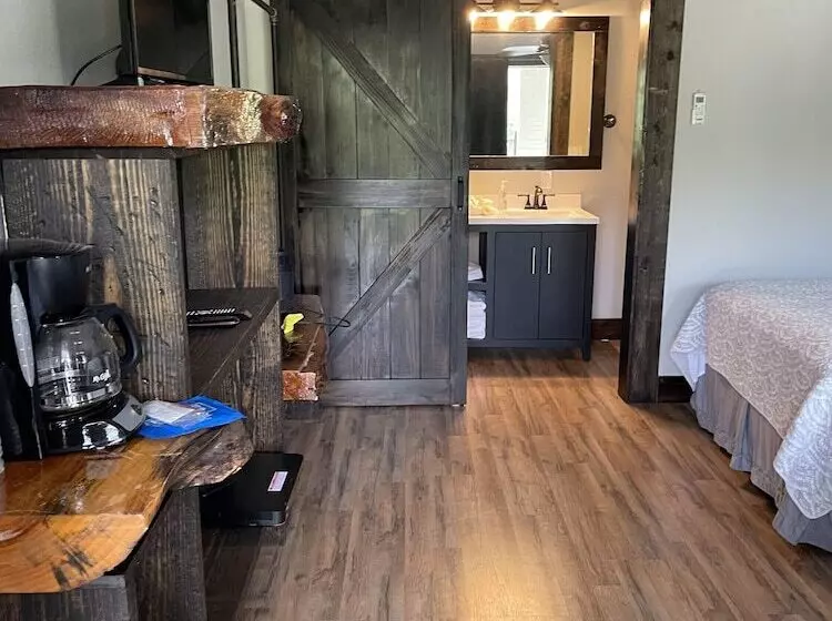 Black River Motel And Restaurant