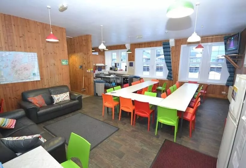 Blackwater Hostel And Campsite