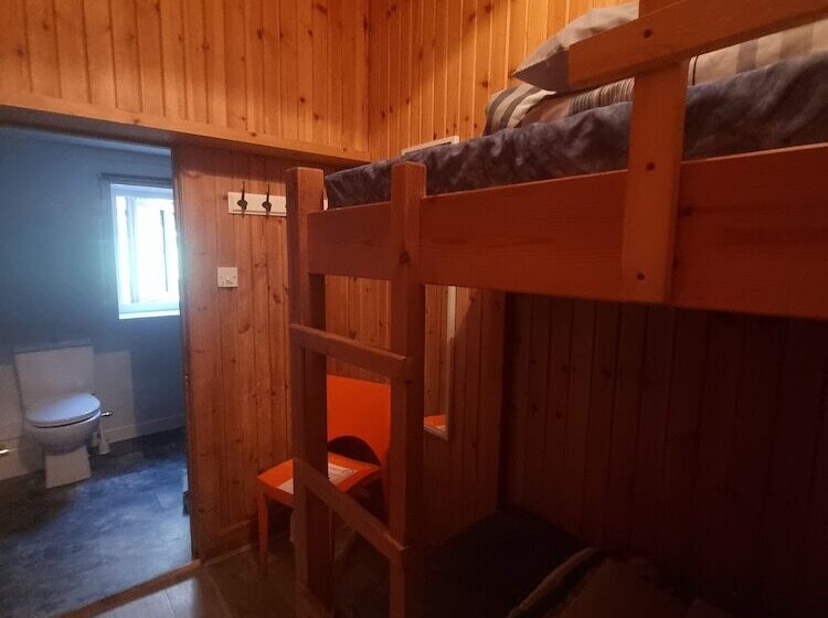 Blackwater Hostel And Campsite