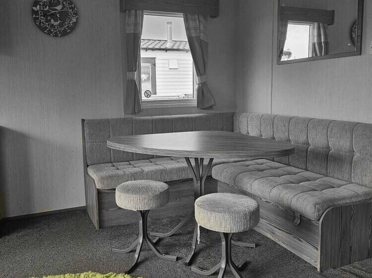 Lovely 3 Bed Caravan Near To Beach 5 Star Reviews