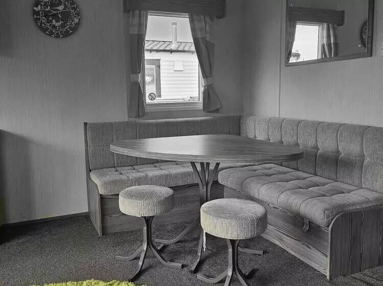 Lovely 3 Bed Caravan Near To Beach 5 Star Reviews