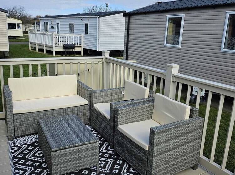 Lovely 3 Bed Caravan Near To Beach 5 Star Reviews