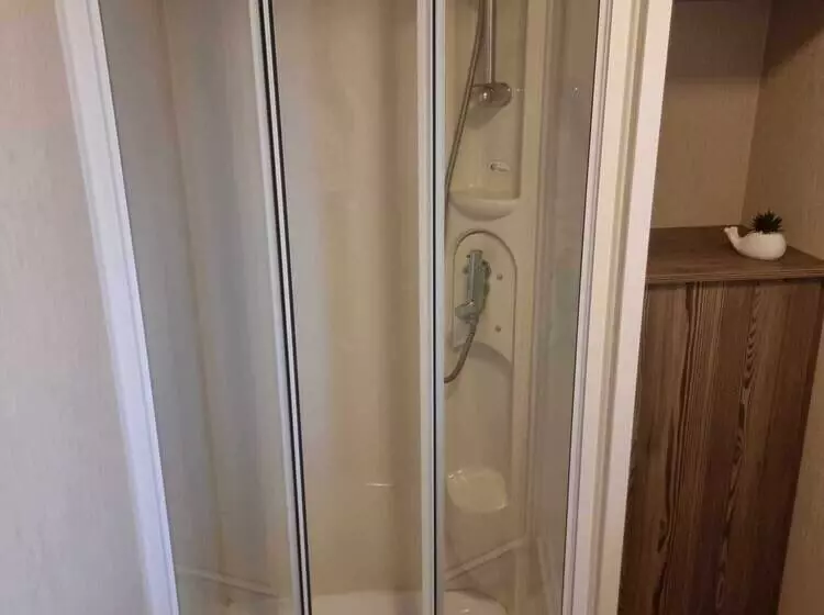 Lovely 3 Bed Caravan Near To Beach 5 Star Reviews