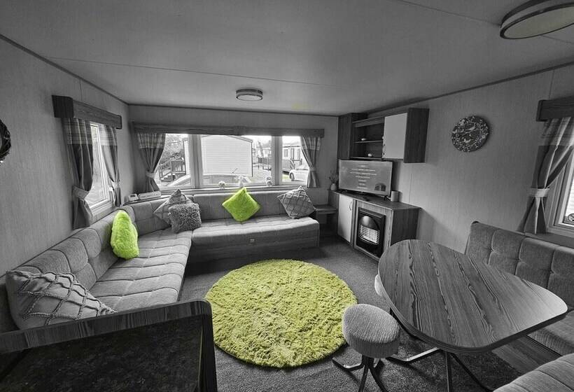 Lovely 3 Bed Caravan Near To Beach 5 Star Reviews
