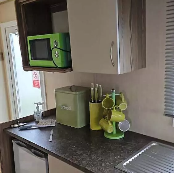 Lovely 3 Bed Caravan Near To Beach 5 Star Reviews