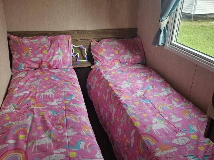 Lovely 3 Bed Caravan Near To Beach 5 Star Reviews