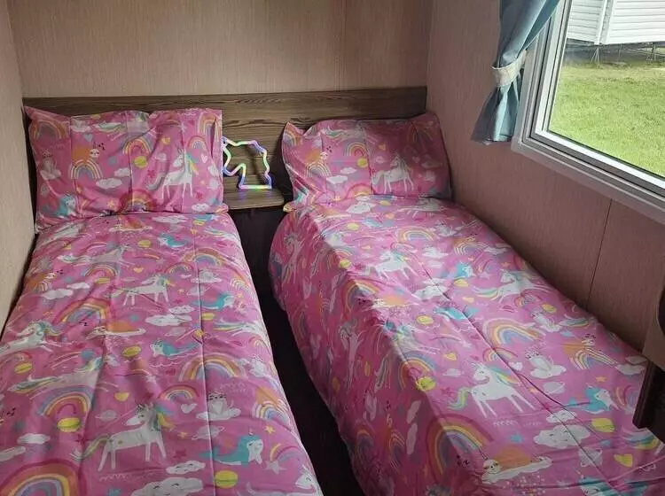 Lovely 3 Bed Caravan Near To Beach 5 Star Reviews