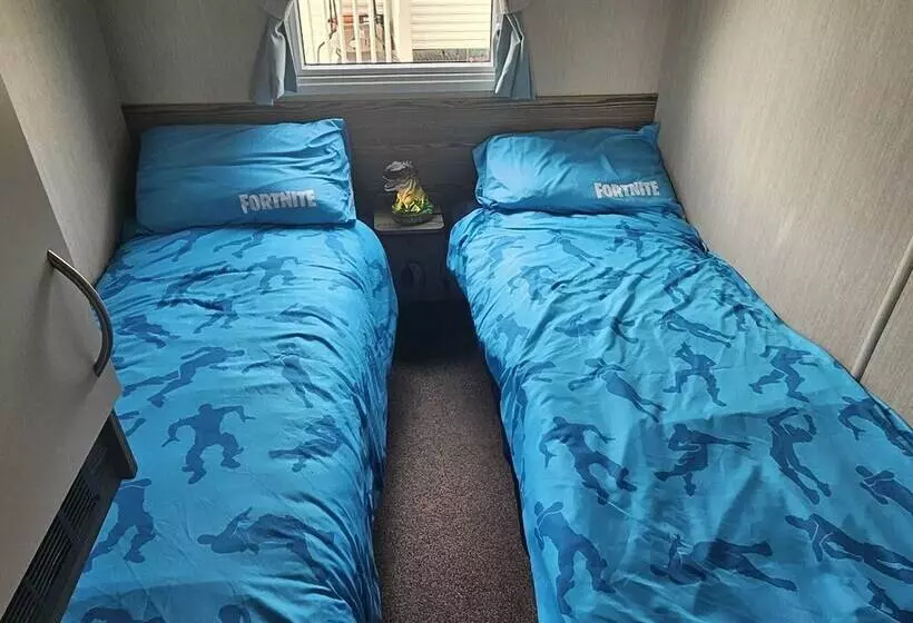 Lovely 3 Bed Caravan Near To Beach 5 Star Reviews