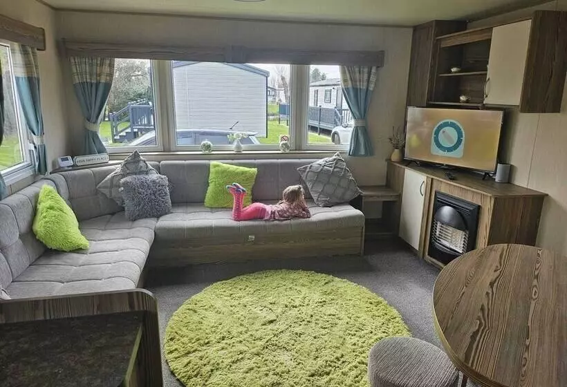 Lovely 3 Bed Caravan Near To Beach 5 Star Reviews