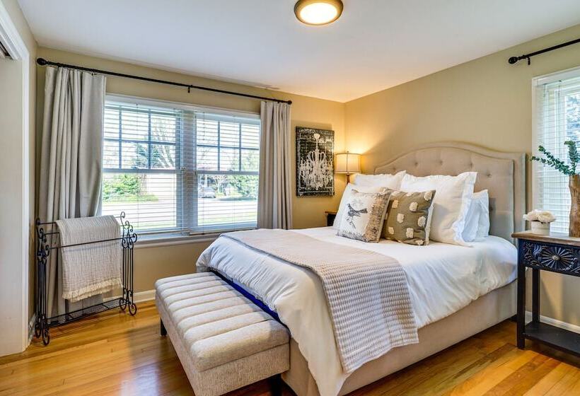 Chic & Cozy Home Near Campus   1 Mi To Autzen!