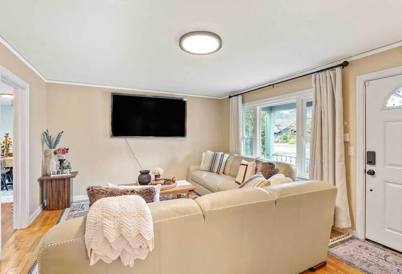 Chic & Cozy Home Near Campus   1 Mi To Autzen!